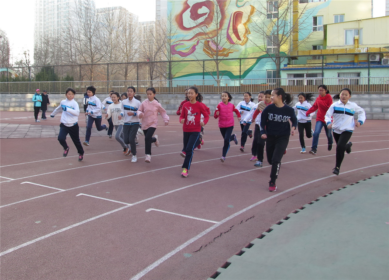 七彩少年 彰显活力 ——和平街一中小学部举行2018年冬季长跑比赛